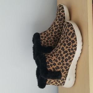 Skechers On the Go Snow Kitty Fur-Lined Boots